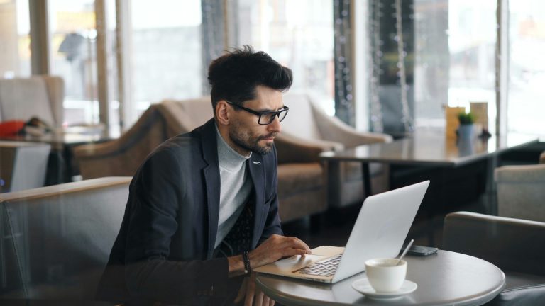 Is a Virtual Card Right for Freelancers and Remote Workers?